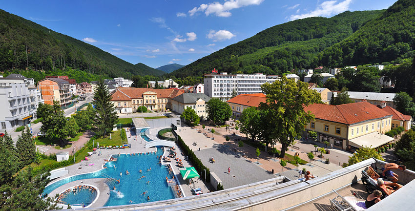 Grand-Becken in Trenčianske Teplice