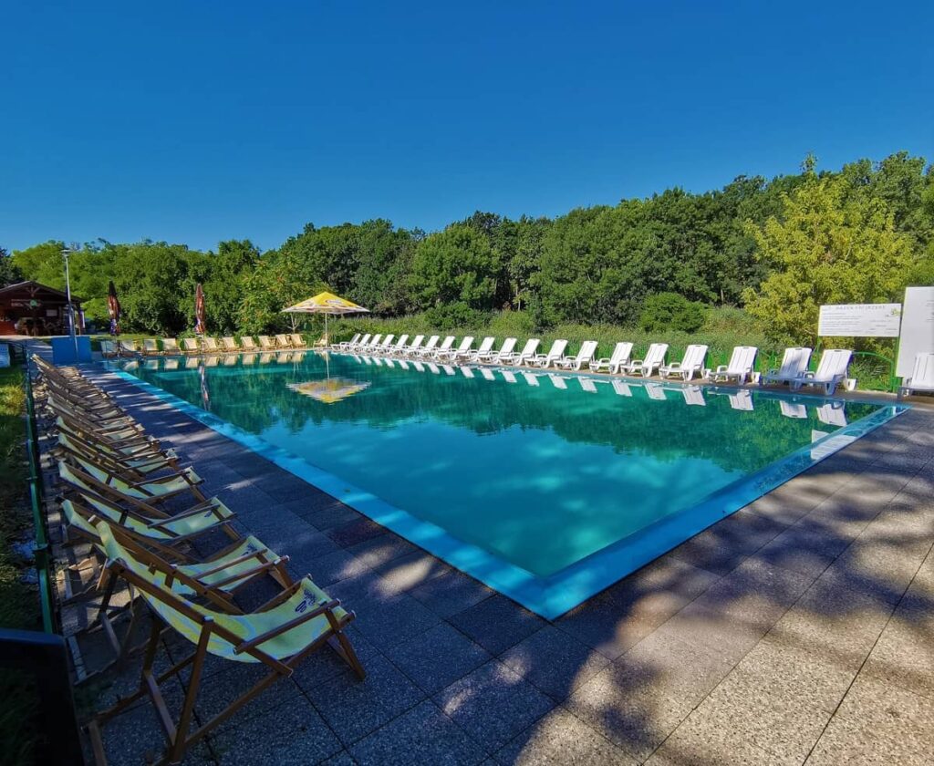 ThermalPark Nitrava - Becken am See
