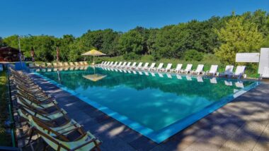 ThermalPark Nitrava - Becken am See