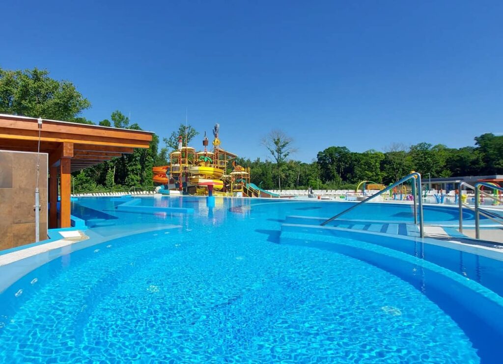 ThermalPark Nitrava - Relaxbecken mit Wasserbar