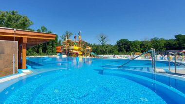 ThermalPark Nitrava - Relaxbecken mit Wasserbar