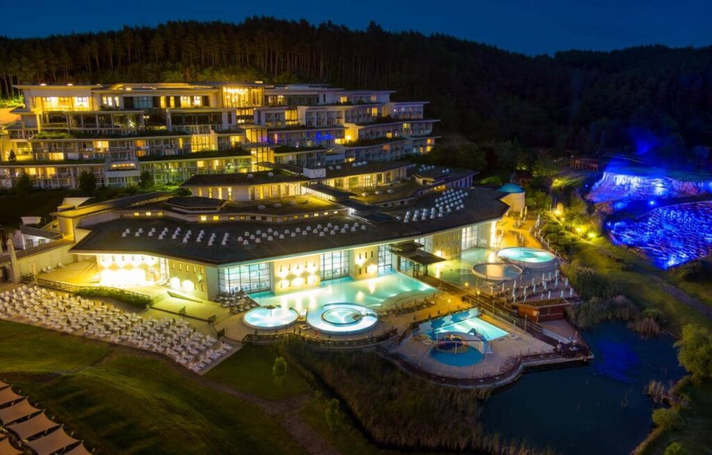 Das Hotel Hunguest Saliris ist Teil des Bades, im Übernachtungspreis ist der Eintritt in die Therme enthalten -