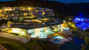 Das Hotel Hunguest Saliris ist Teil des Bades, im Übernachtungspreis ist der Eintritt in die Therme enthalten -