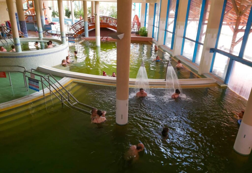 Thermalbad Cserkeszőlő - überdachter Winterbereich