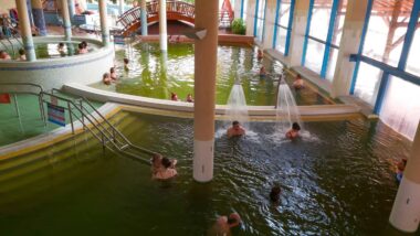 Thermalbad Cserkeszőlő - überdachter Winterbereich