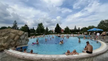Thermalbad Végardó, Sárospatak - Becken
