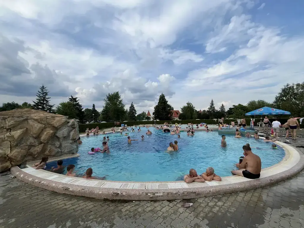 Thermalbad Végardó, Sárospatak - Becken