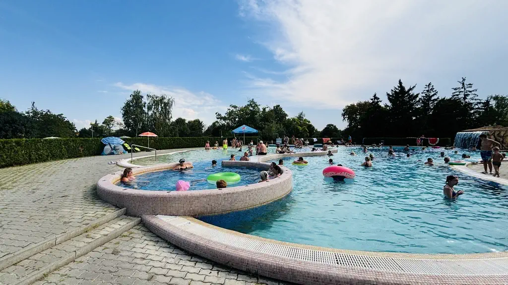 Thermalbad Végardó, Sárospatak - Becken
